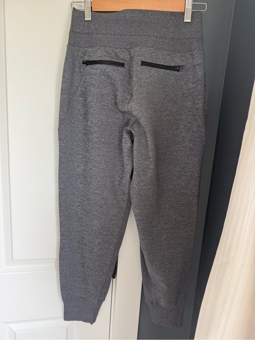 Athleta Women’s XS Heather Gray Jogger Sweatpants